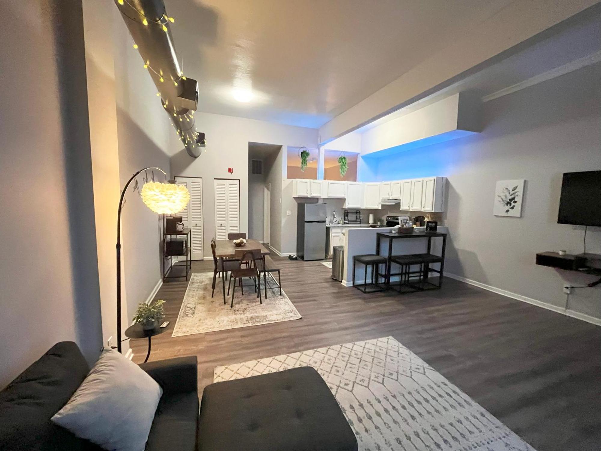 شقة Downtown Cleveland -Modern First Floor Unit المظهر الخارجي الصورة
